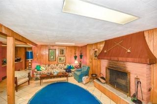 Illustration for article titled This House Hasn't Been Redecorated Since The 60s And It's For Sale